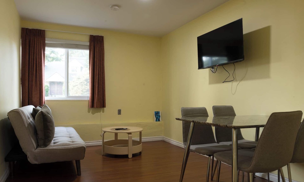 Killarney House | 3 Bed 2 Bath, easy access to downtown and airport
