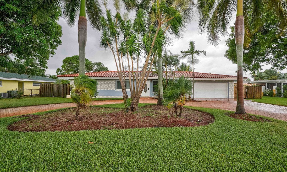Lake Clarke Shores House | 3-BED / 2-BATH / HEATED POOL HOME IN WEST PALM BEACH