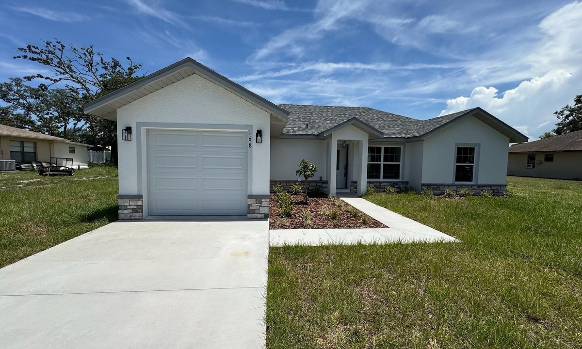 Spring Hill House | 3 bed 2 bath in Spring Hill, Fla,for Vacation or Work,close to Oakhill hospital.