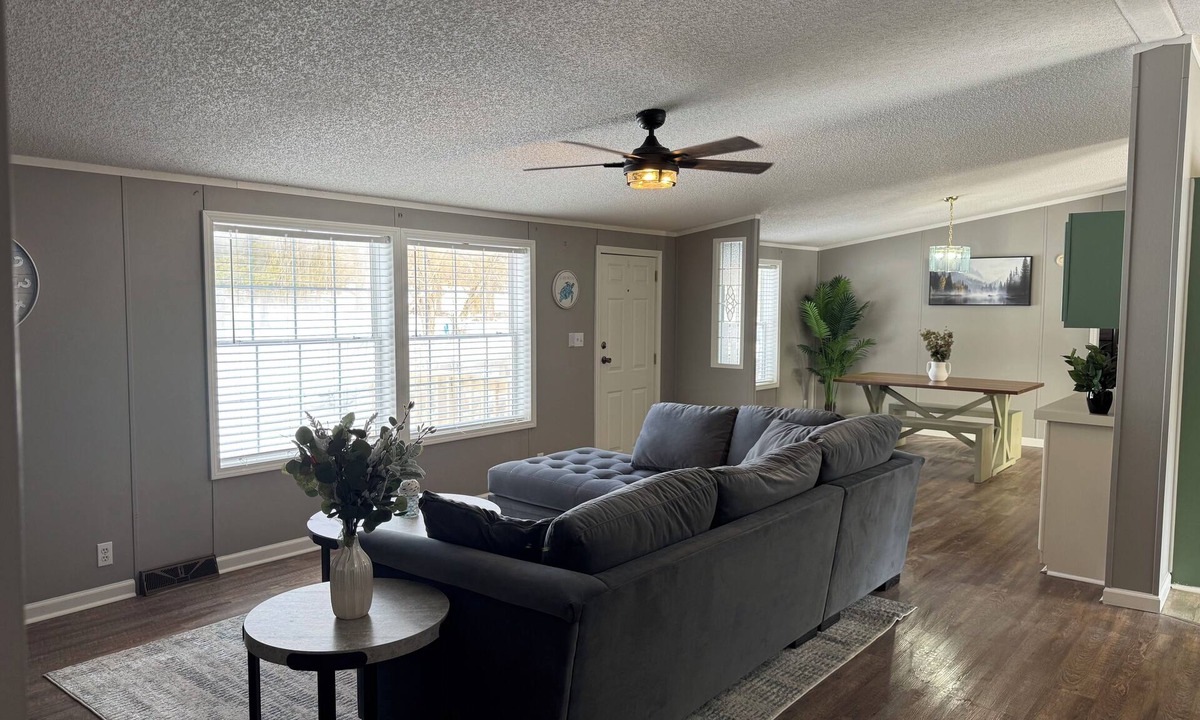 Benton House | 3 bed 2 bath spacious and cozy Newly remodeled home at Kentucky lake Benton ky