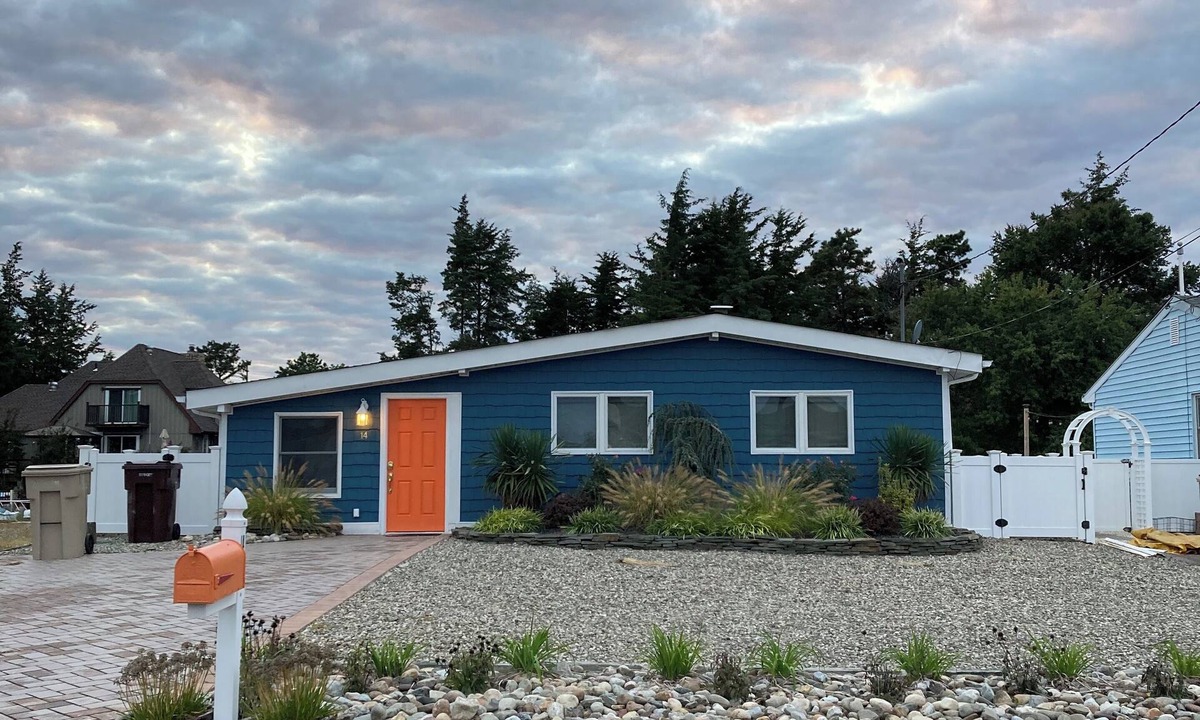 Lanoka Harbor House | 3-bed/2 bath bungalow in adorable Bayville with radiant floor heat & fireplace.