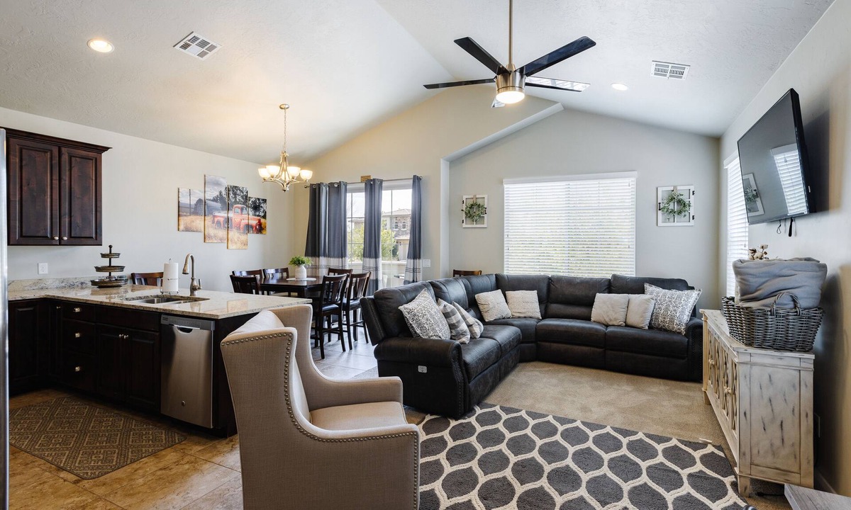 Sienna Hills House | 3 Bed/3.5 Bath | The Casitas | Close to Biking, Hiking and Adventure