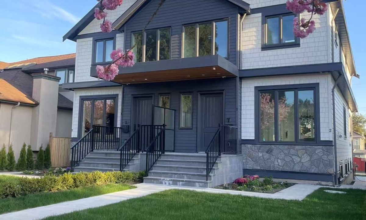 Arbutus Ridge House | 3 bed all with ensuite, free parking, minutes to downtown, airport