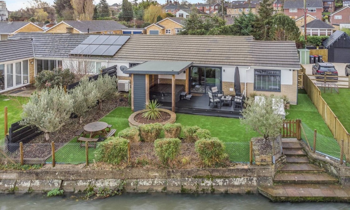 Thannington House | 3 Bed in Canterbury (oc-r34439)