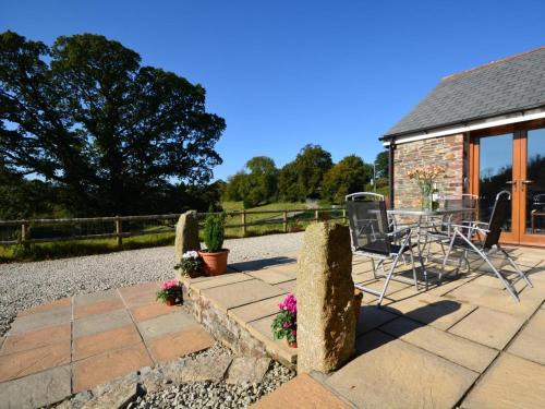Callington House | 3 Bed in Callington oc-mbarn