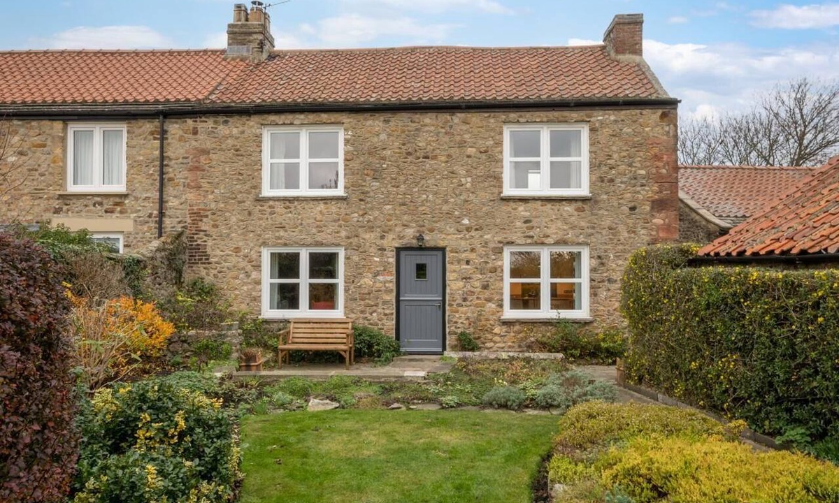 Catterick Cottage | 3 Bed in Catterick (oc-ds934)