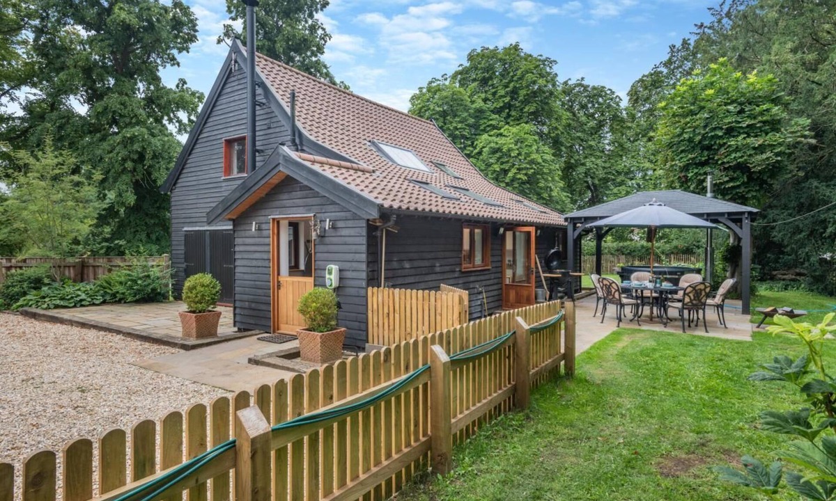 Hethel Cottage | 3 Bed in Ketteringham (oc-1878)