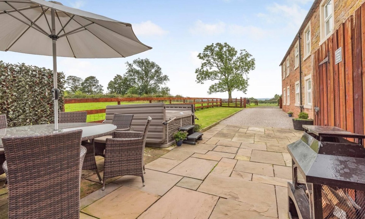 Wing Cottage | 3 Bed in Scaleby (oc-b33069)