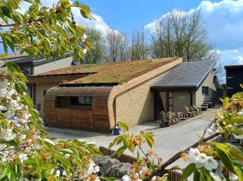 Hoylandswaine House | 3 Bed in Sheffield oc-94342