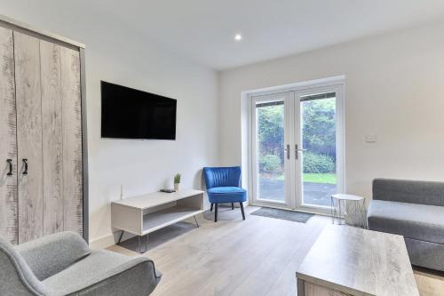Handsworth House | 3 Bed Refurbished, Modern House, WiFi, Patio area