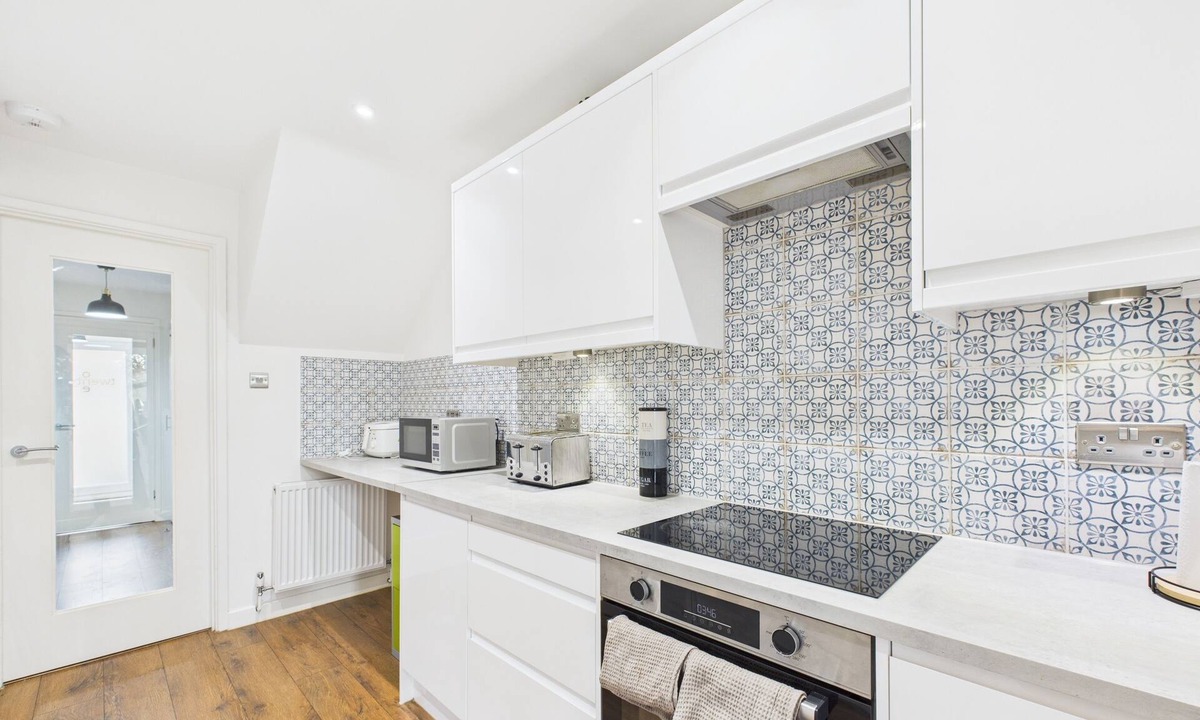 Reading Apartment | 3 bed semi detached - perfect for work & family