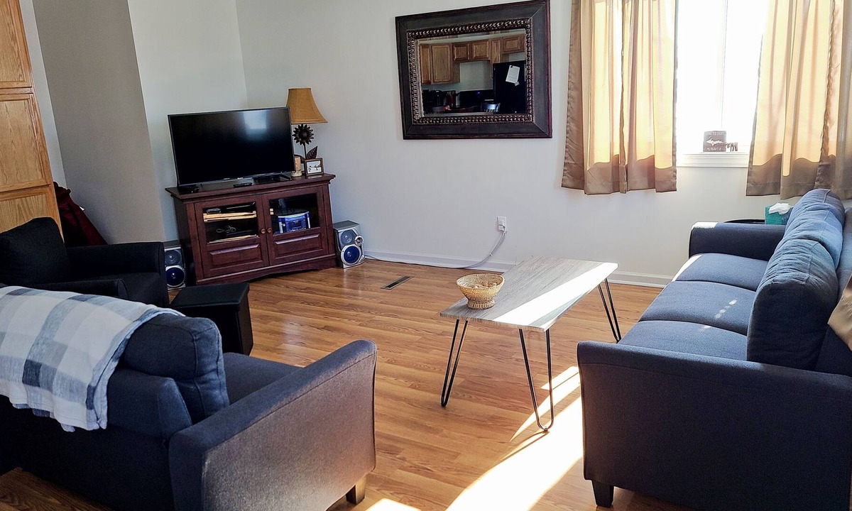 South Range House | 3 Bedroom, 1 bathroom ranch style house 3 blocks from snowmobile/ATV trail