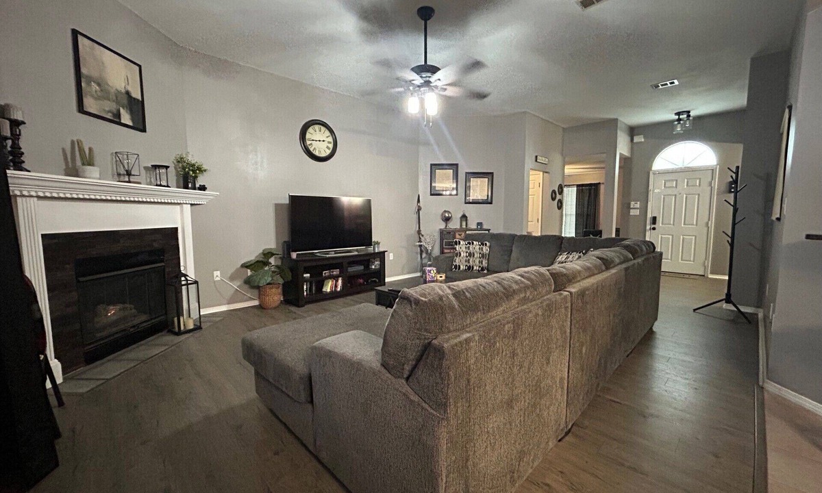 Crestview House | 3-bedroom 2.5 Bathroom spacious house in beautiful Crestview!