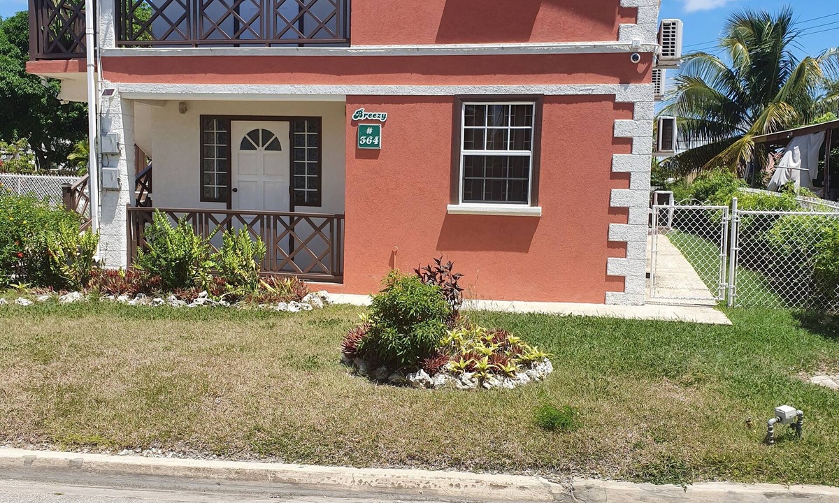 Four Roads Apartment | 3 Bedroom 2 Bathroom Apartment. Sleeps family of 6. Very comfortable and safe