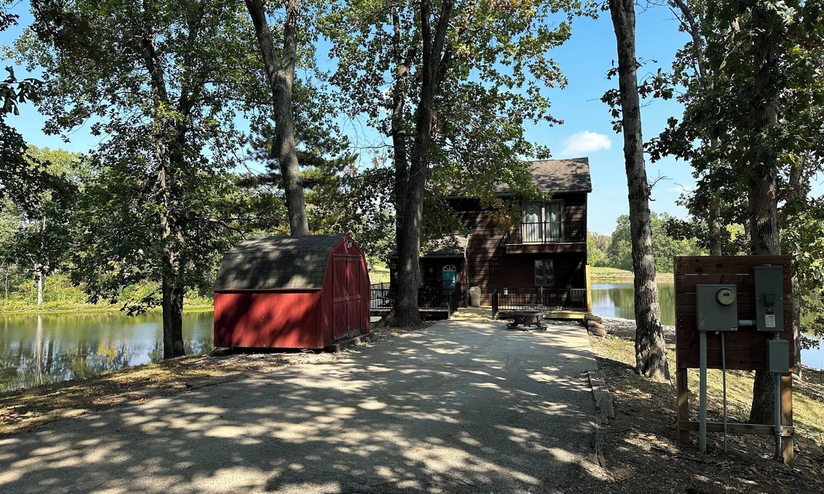 Dorsey House | 3 bedroom 2 bath sleeps 6 comfortably with the option of 8 on a dual twin daybed