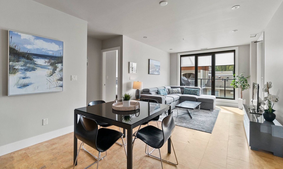 Sicamous Condo | 3 bedroom, 2 bathroom condo on Mara Lake with Pool and Boat Slip