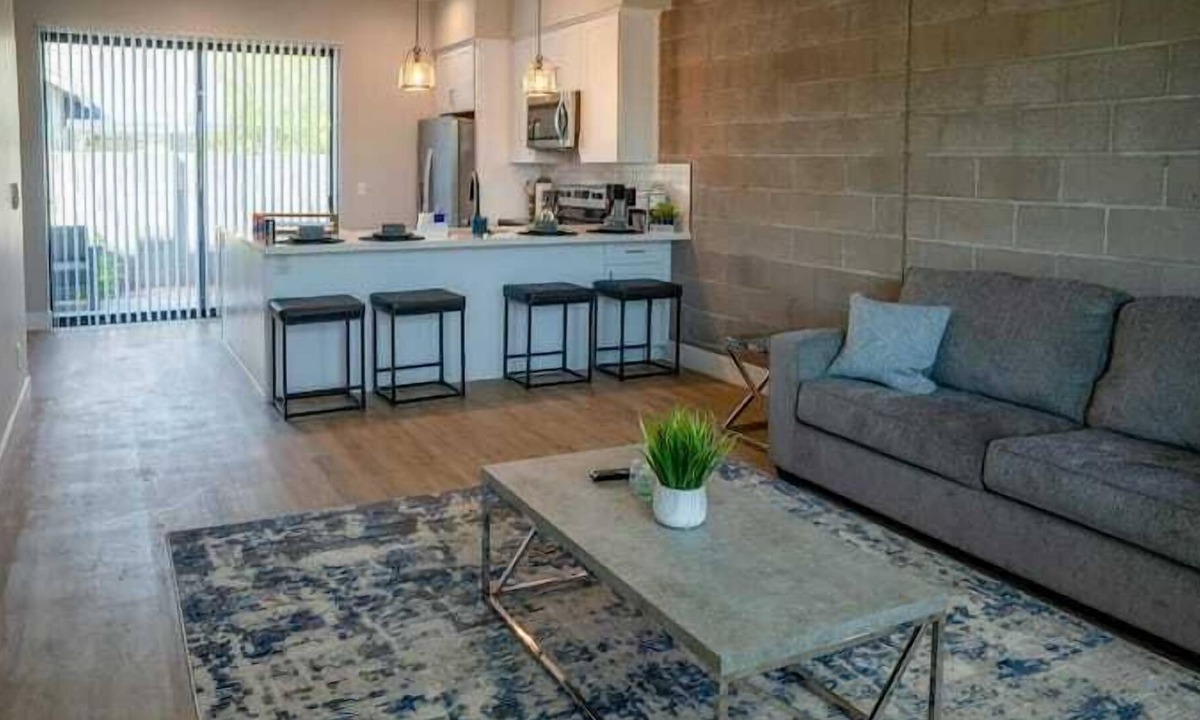 Camelback East Apartment | 3 Bedroom 697002 by Houzlet