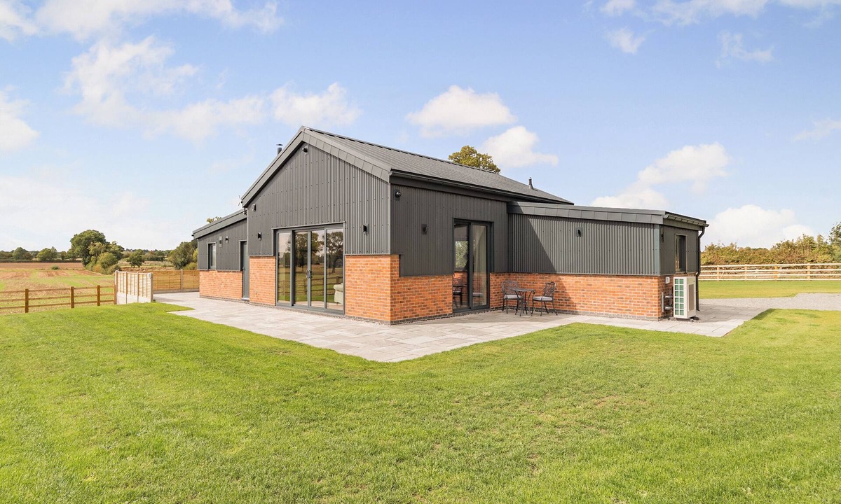 Congerstone Cottage | 3 bedroom accommodation in Congerstone