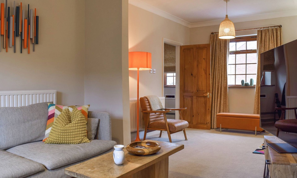 Northampton Cottage | 3 bedroom accommodation in Kingsthorpe, near Northampton