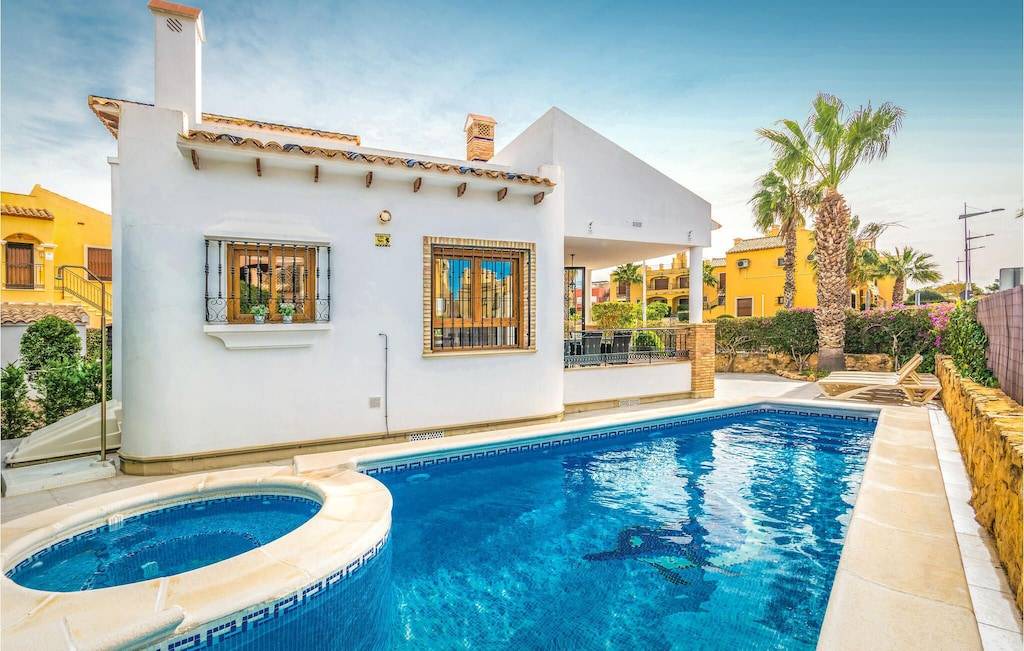 Algorfa House | 3 bedroom accommodation in Algorfa