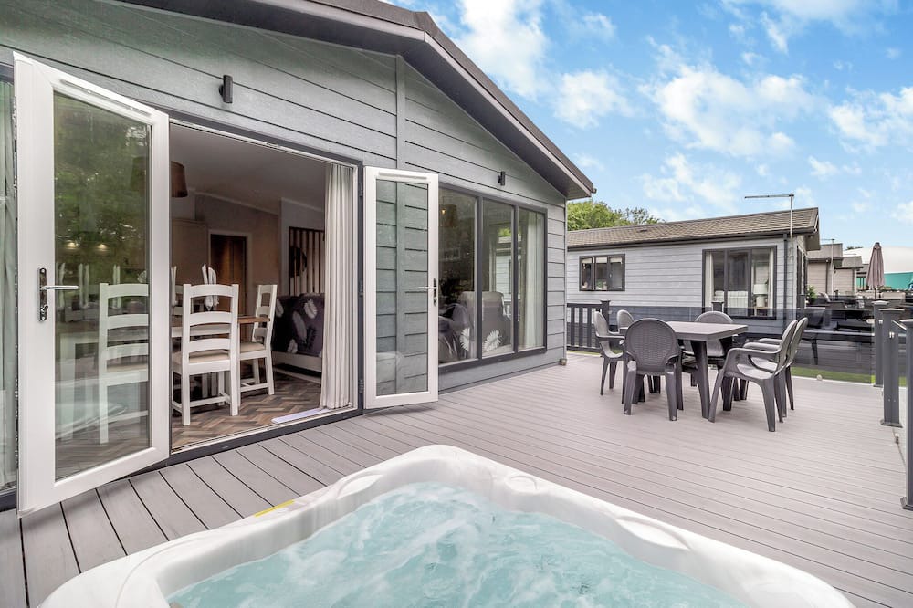 Earls Colne Ski Chalet | 3 bedroom accommodation in Earls Colne, Colchester