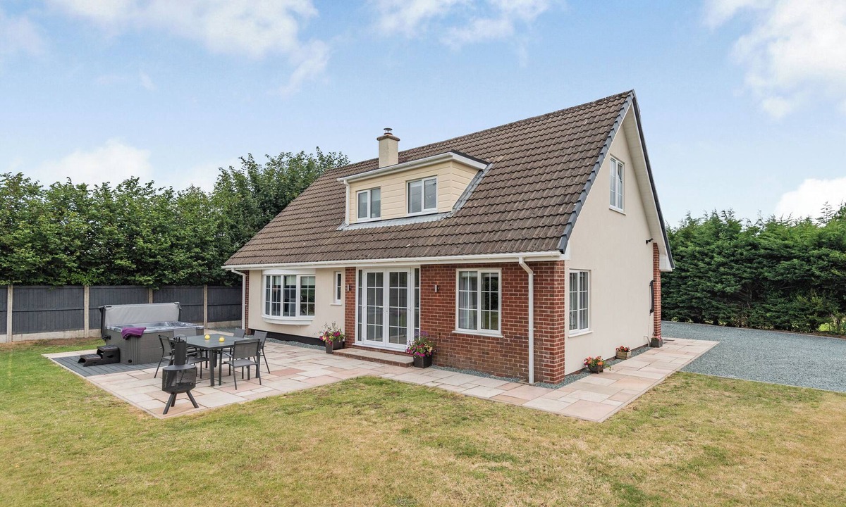 Llanerfyl Cottage | 3 bedroom accommodation in Llanerfyl, near Welshpool