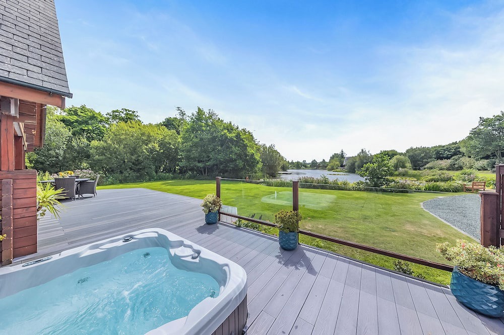 Menai Bridge Ski Chalet | 3 bedroom accommodation in Anglesey