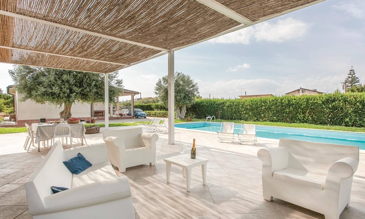 Comiso House | 3 bedroom accommodation in Comiso (RG)