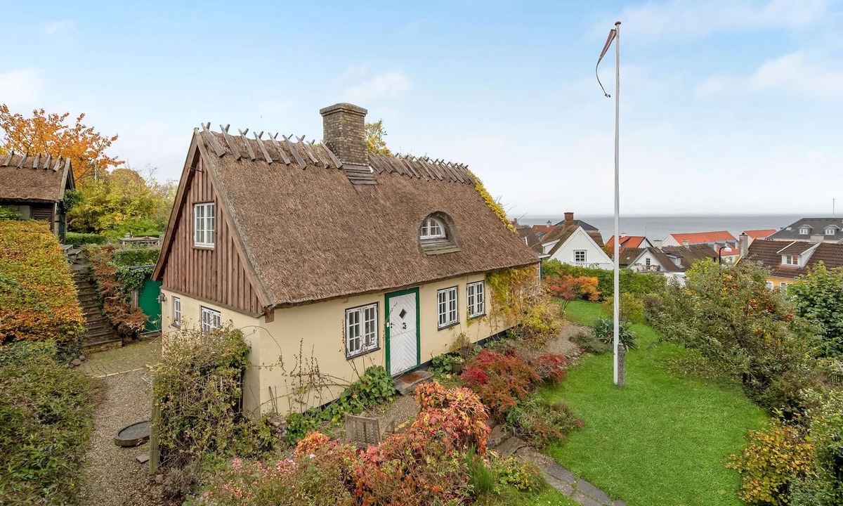 Humlebaek House | 3 bedroom accommodation in Humlebæk