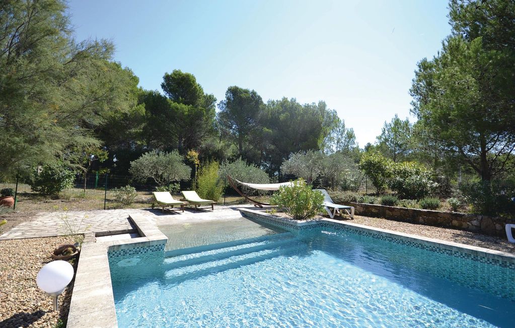 Merindol House | 3 bedroom accommodation in Merindol