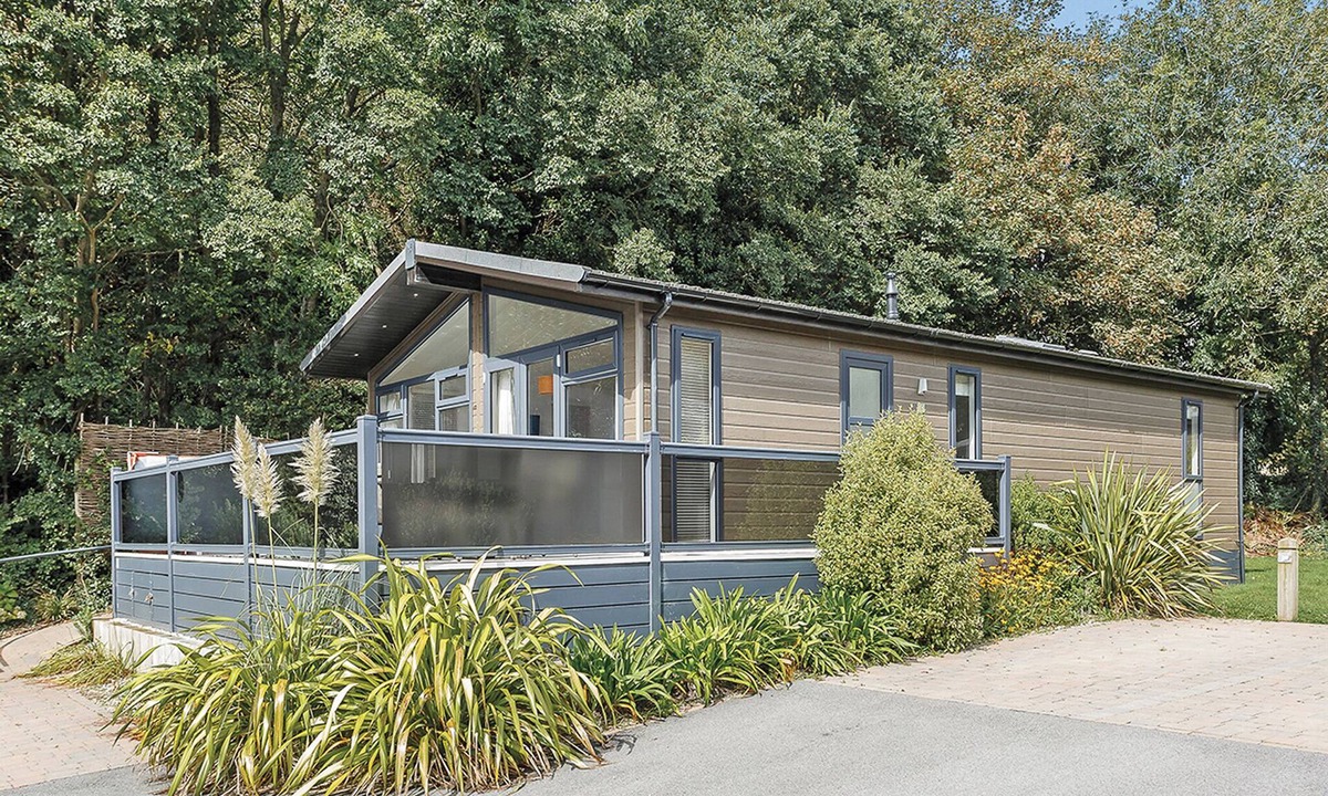 Mullion Ski Chalet | 3 bedroom accommodation in Mullion Cove, Helston