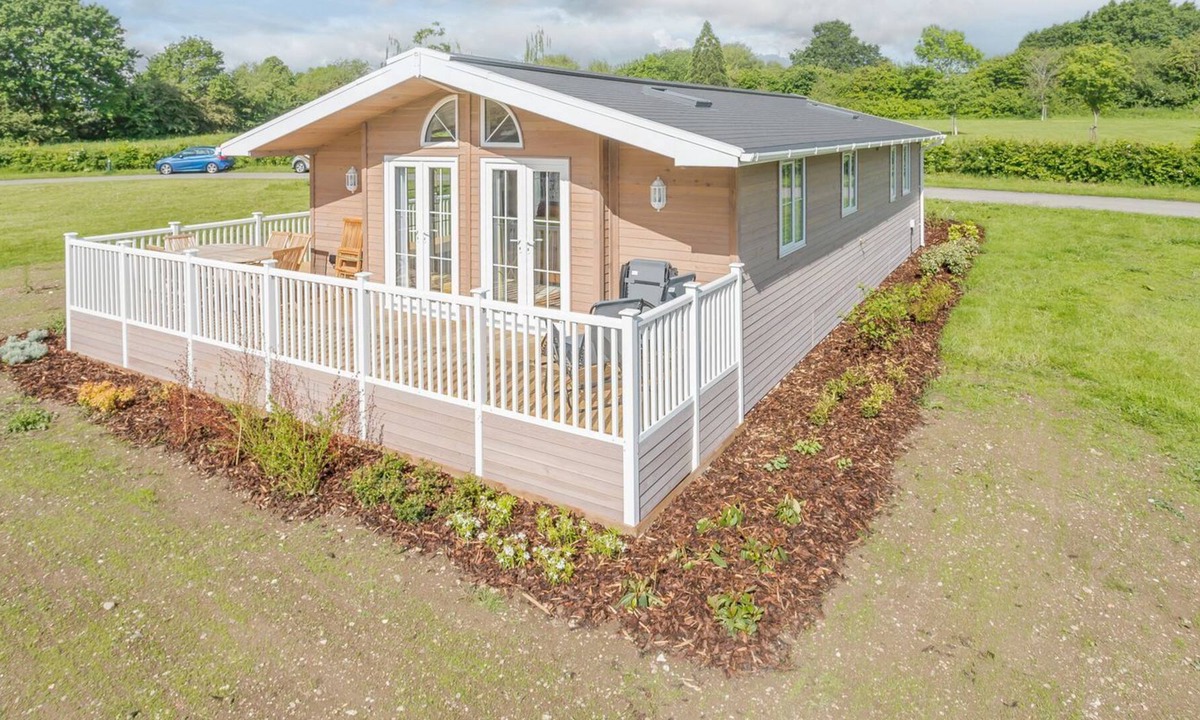 Willington Cottage | 3 bedroom accommodation in Mercia Marina, Willington