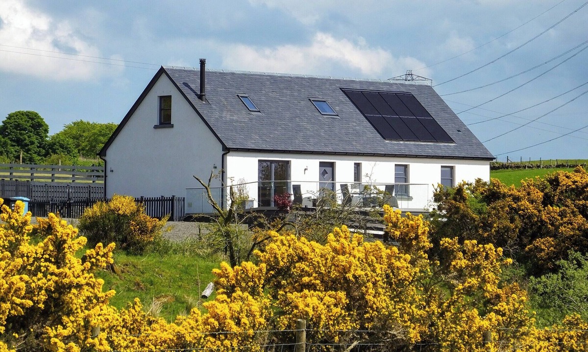 Fintry Cottage | 3 bedroom accommodation in Banton, near Kilsyth