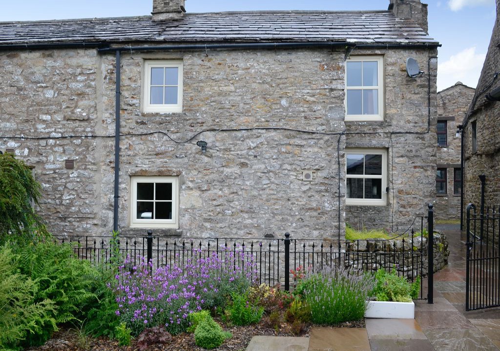 Askrigg Cabin | 3 bedroom accommodation in Newbiggin, near Askrigg