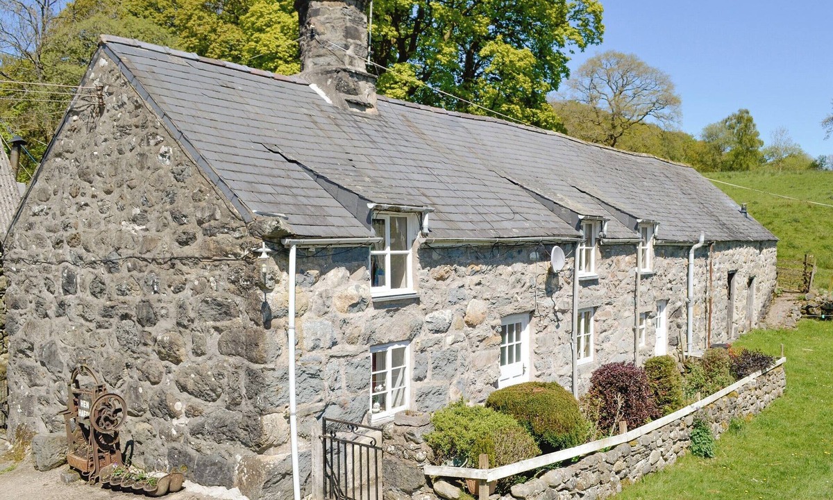 Cwmtirmynach Cottage | 3 bedroom accommodation in Bala