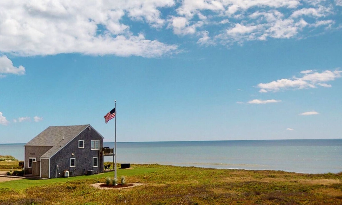 Nantucket Cottage | 3 Bedroom Beach Front Cottage - 16 Sheep Pond Road