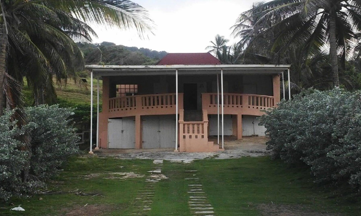 Hill Crest House | 3 Bedroom Beach-side Villa with Scenic Views of the Atlantic Ocean