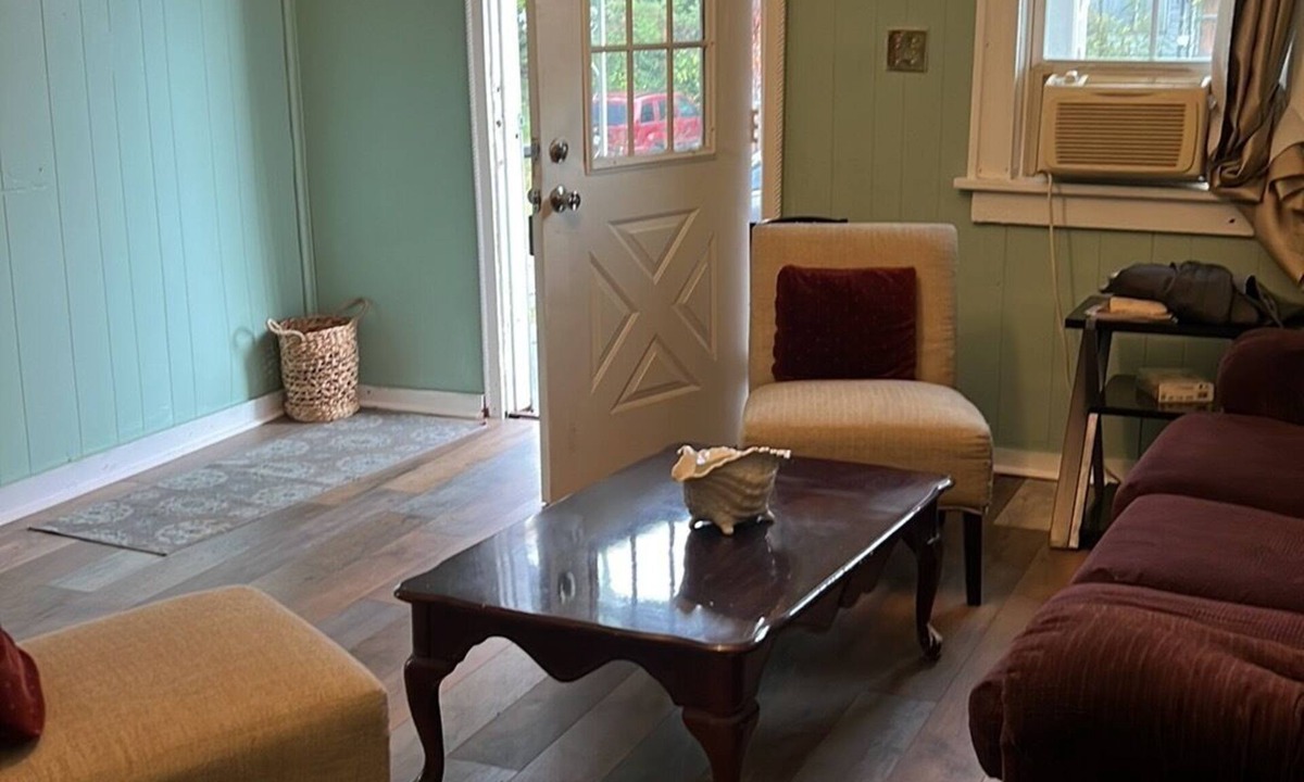 Mingo Junction House | 3-bedroom bungalow in delightful Mingo Junction with AC, fitness room