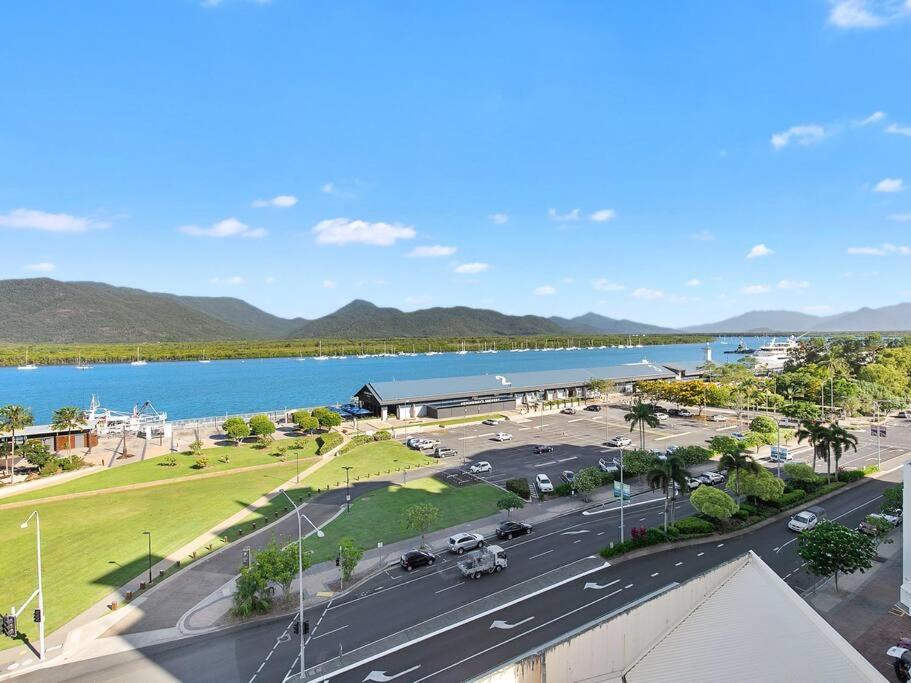 Cairns Central Business District Apartment | 3 BEDROOM CBD WATERFRONT LUXURY APARTMENT