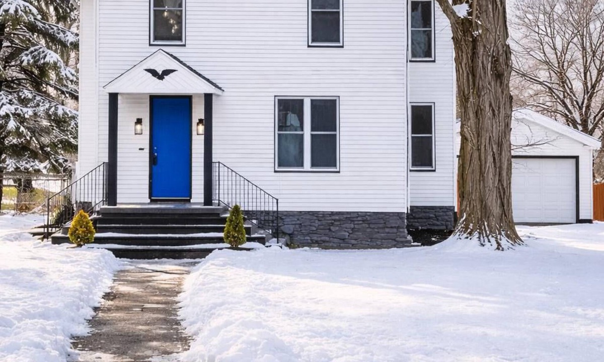 Cortland House | 3-bedroom century lake house