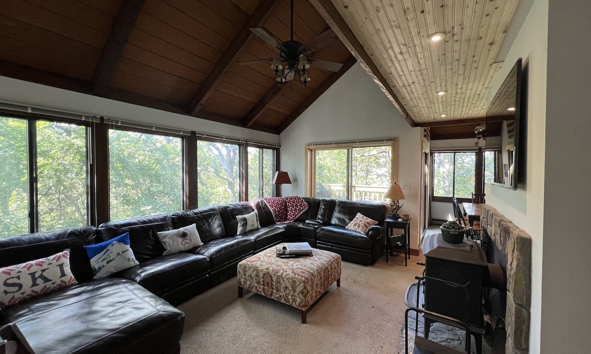 Wintergreen House | 3 Bedroom Chalet on Eagles Swoop ski slope