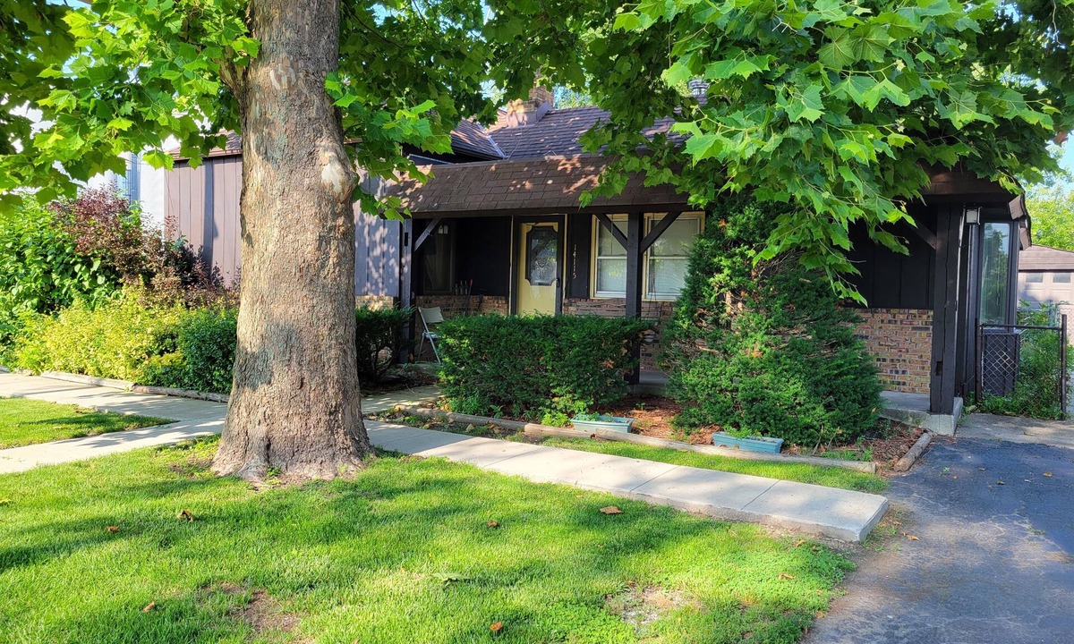 Leroy House | 3-bedroom, fully-furnished home in the country w/enclosed backyard