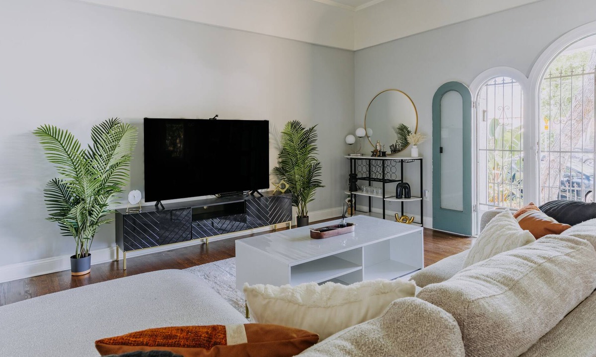 Willmore House | 3 bedroom home in downtown long beach with dedicated work spaces