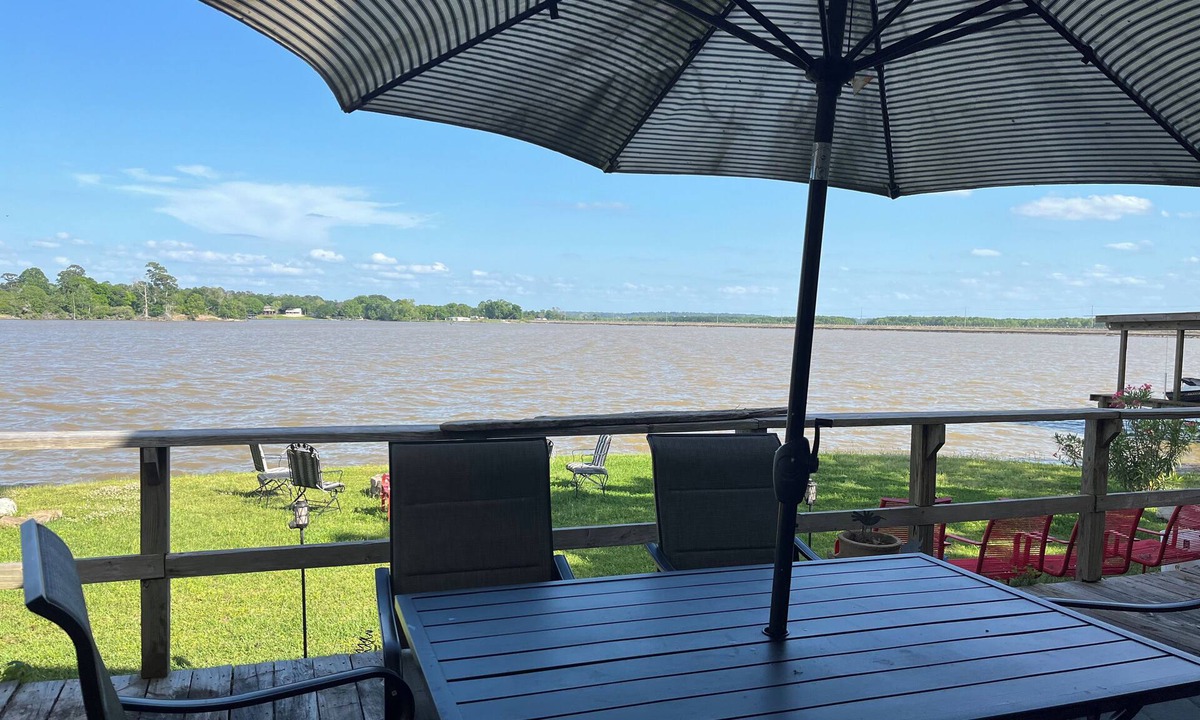 Trinity House | 3-bedroom home, waterfront patio, fishing, kayaking, swimming, yoga room