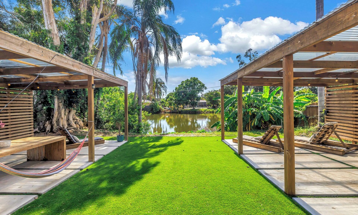 St. Petersburg House | 3-bedroom house in adorable St. Petersburg with lakeview