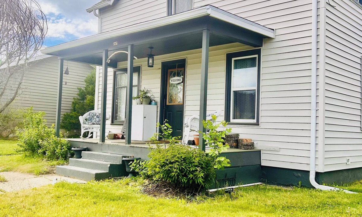 Beach House | 3-bedroom house near Medora ND and Glendive MT