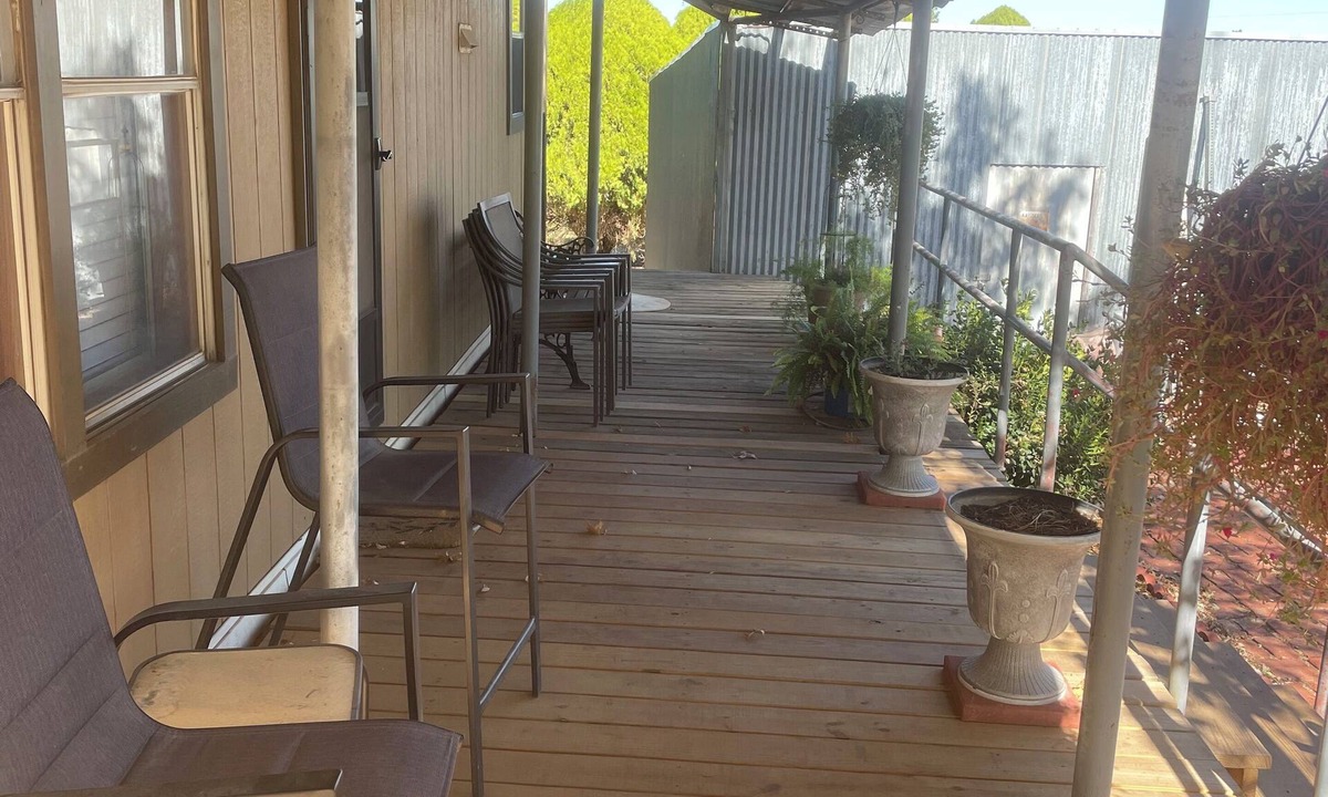 Osage County House | 3-bedroom mobile home 2 miles from Kaw Lake in beautiful Burbank with AC, WiFi