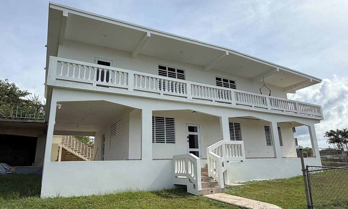 Jobos House | 3-bedroom ocean-view house in peaceful Isabela with AC