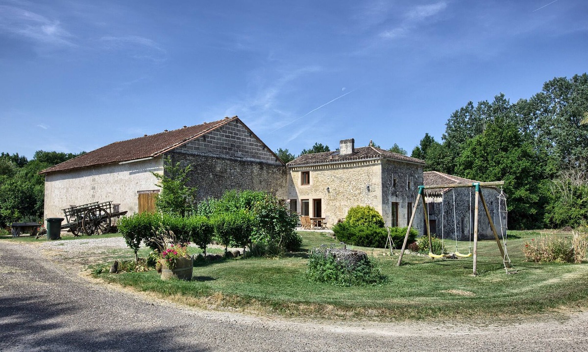 Auriolles House | 3 bedroom old stone house in the heart of a wildlife reserve