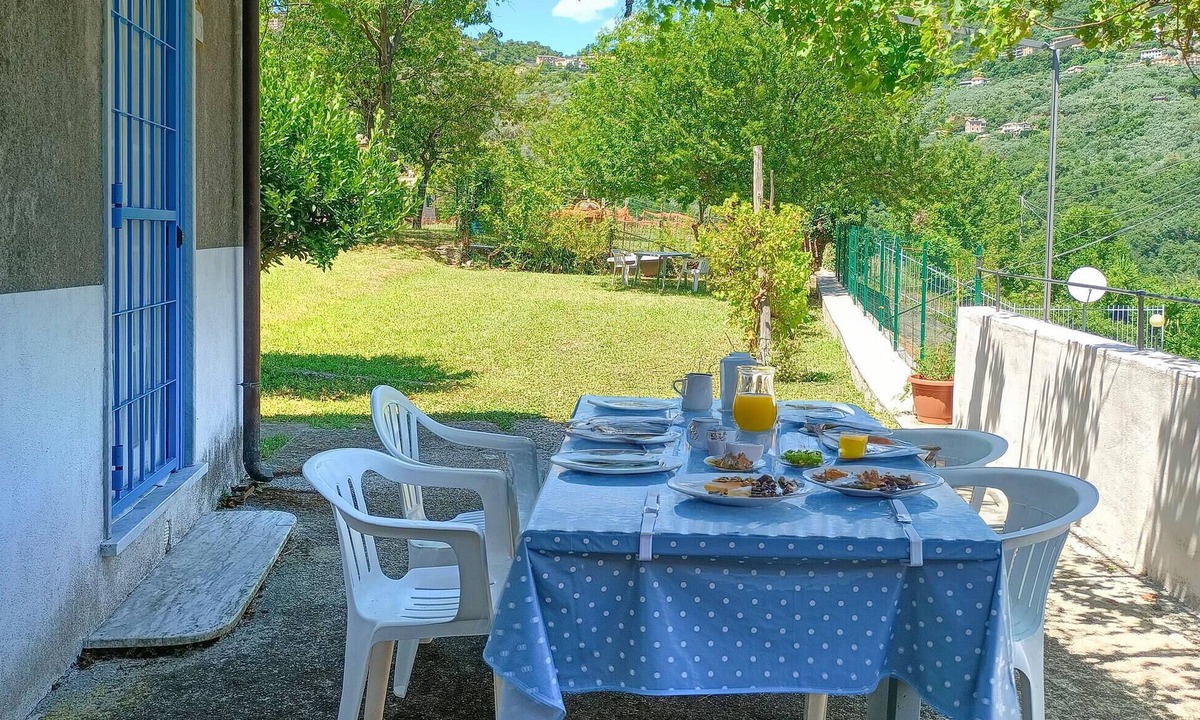 Uscio House | 3 bedroom pet friendly home in Terrile